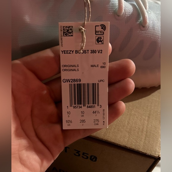 Yeezy Boost 350 V2 main image 4